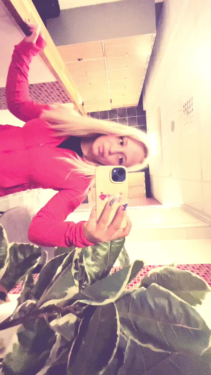 @Linn&eacute;a😹