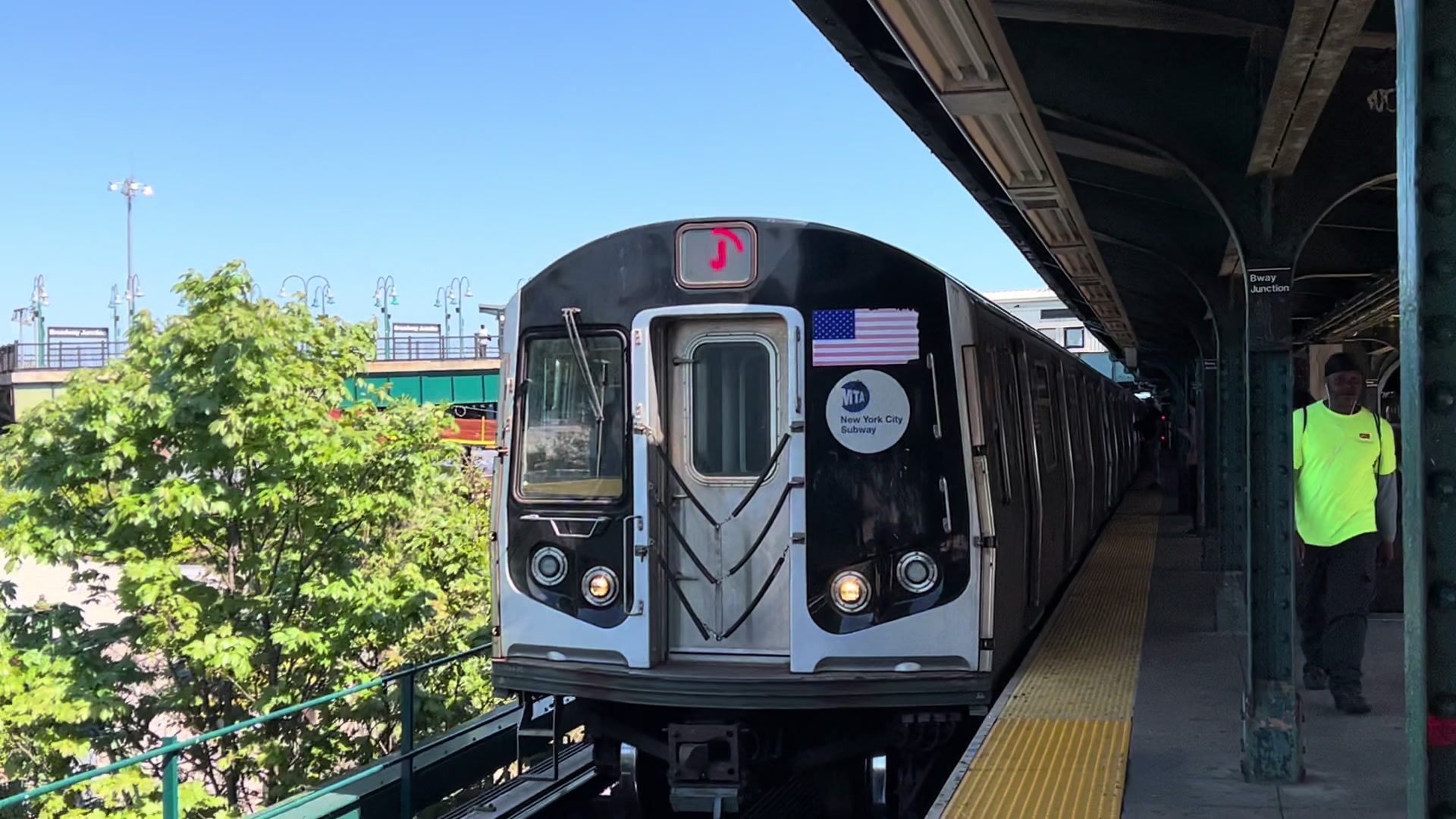 @R32 (J) train official