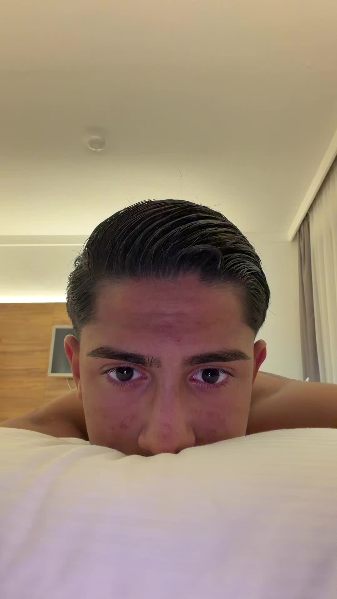 @🥐