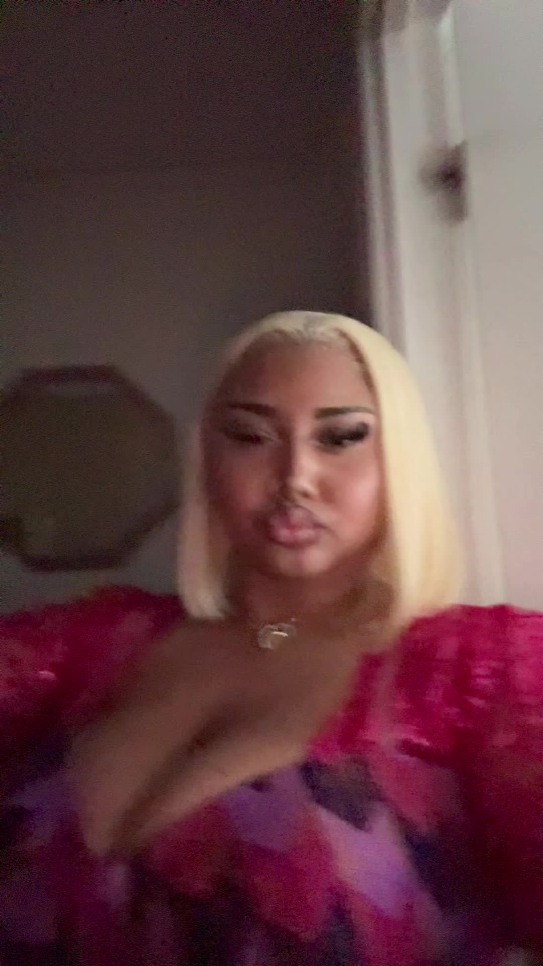 @lallyaaaaaa