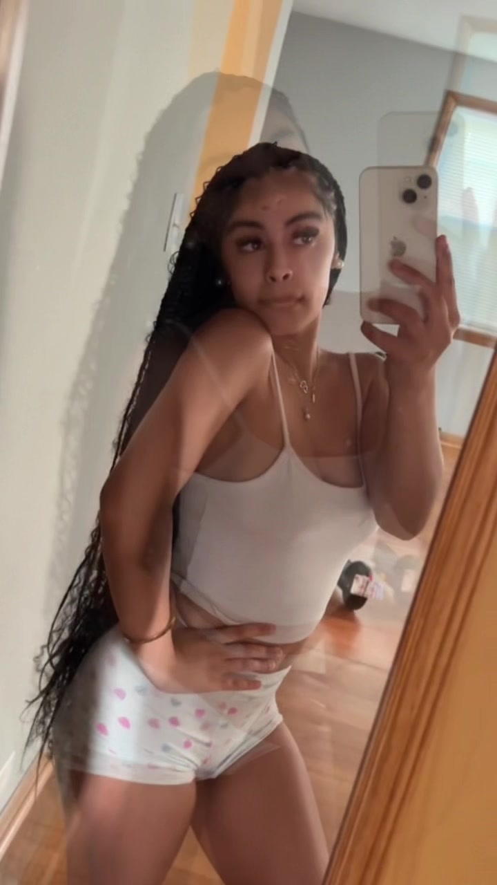 @5’0 big bootyy huzz