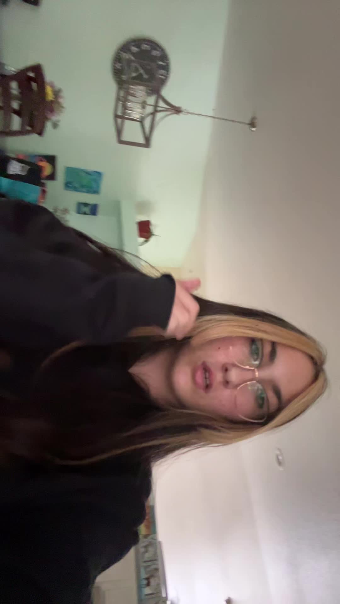 @LilyBee🤨