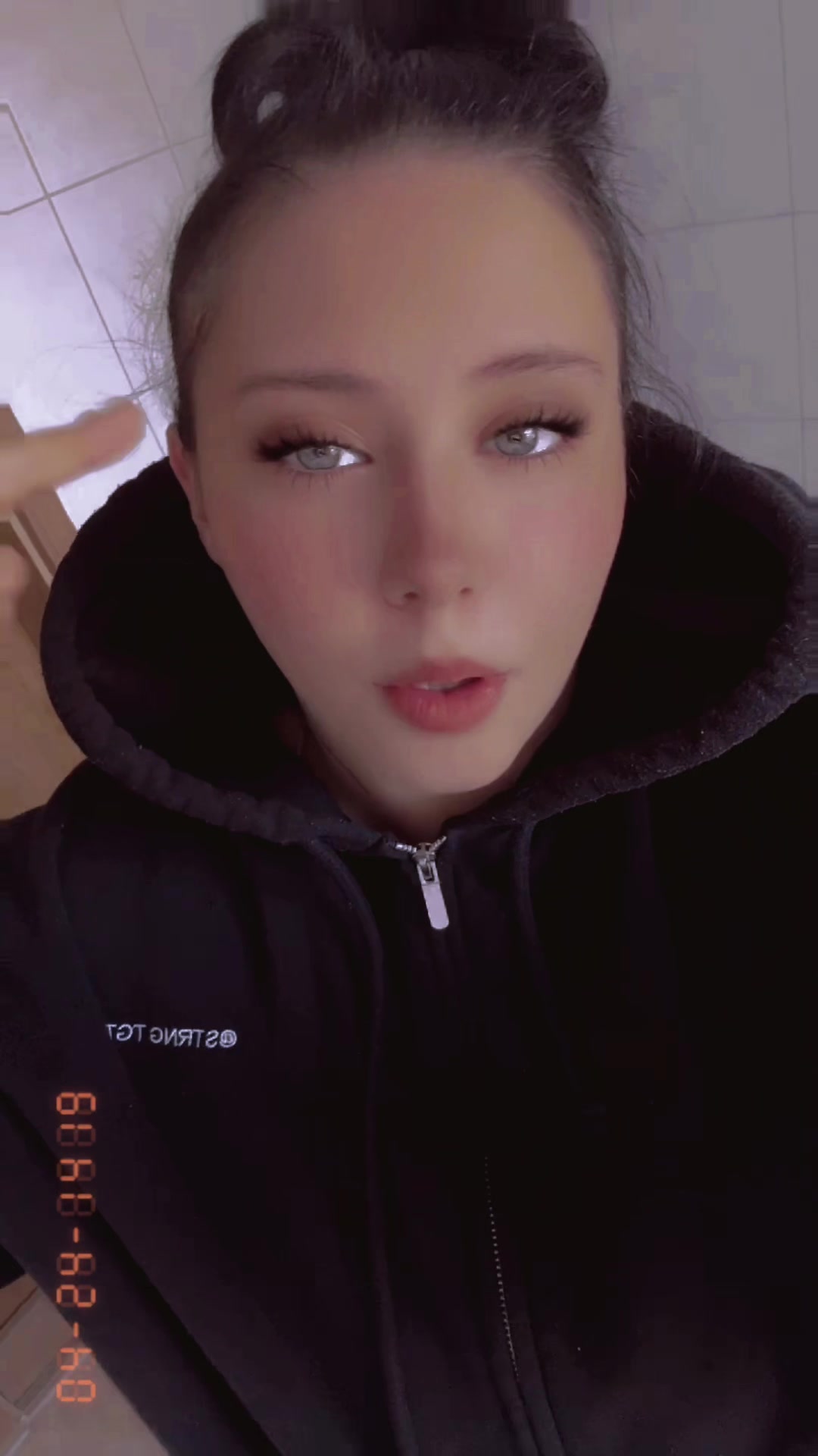 @mxllyXVIII
