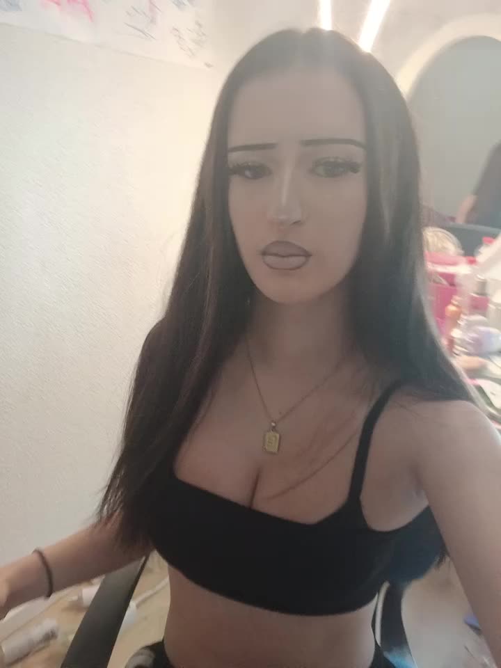 @𝓔𝓵𝓵𝔂❄️
