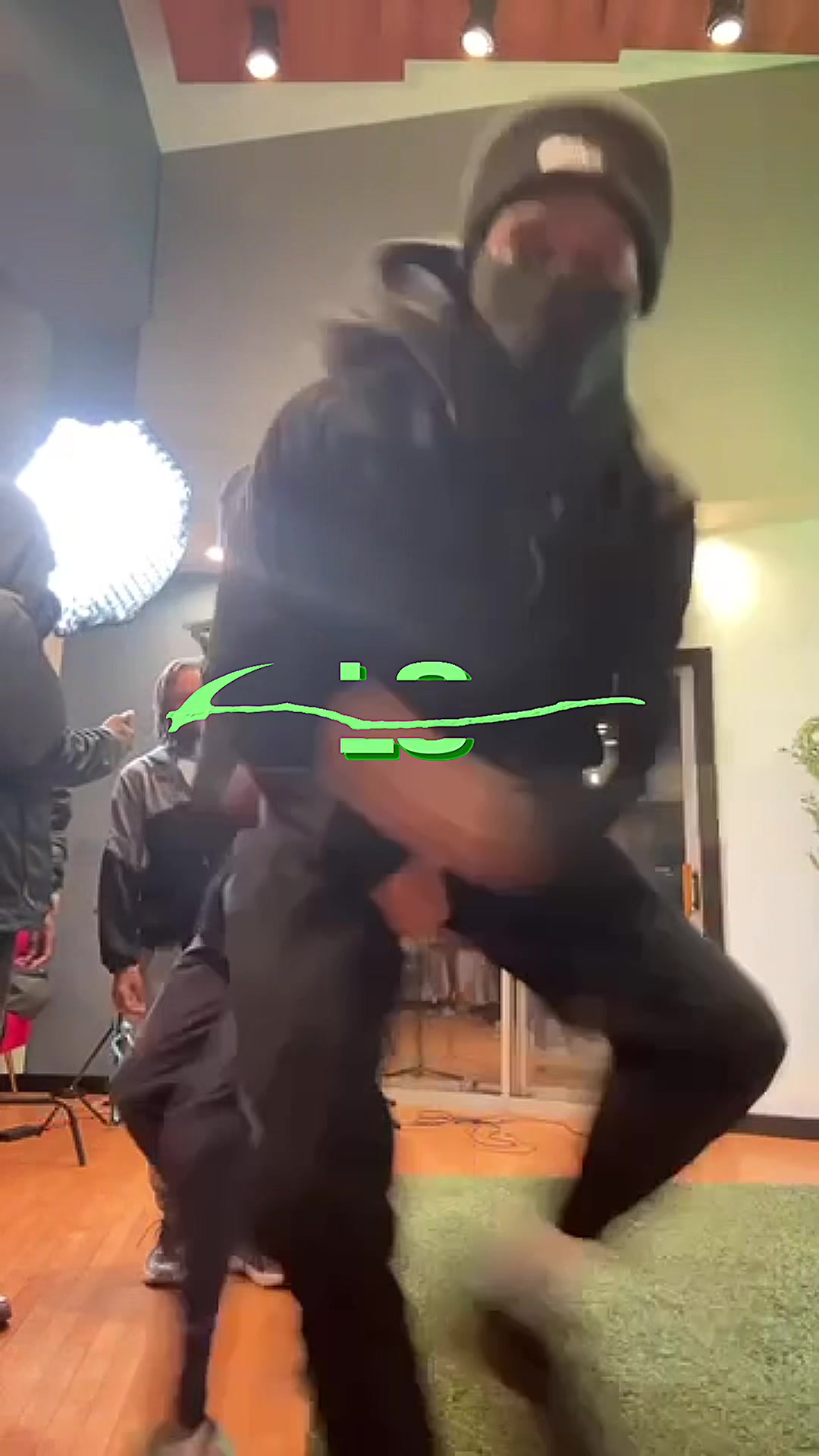 @￴￴