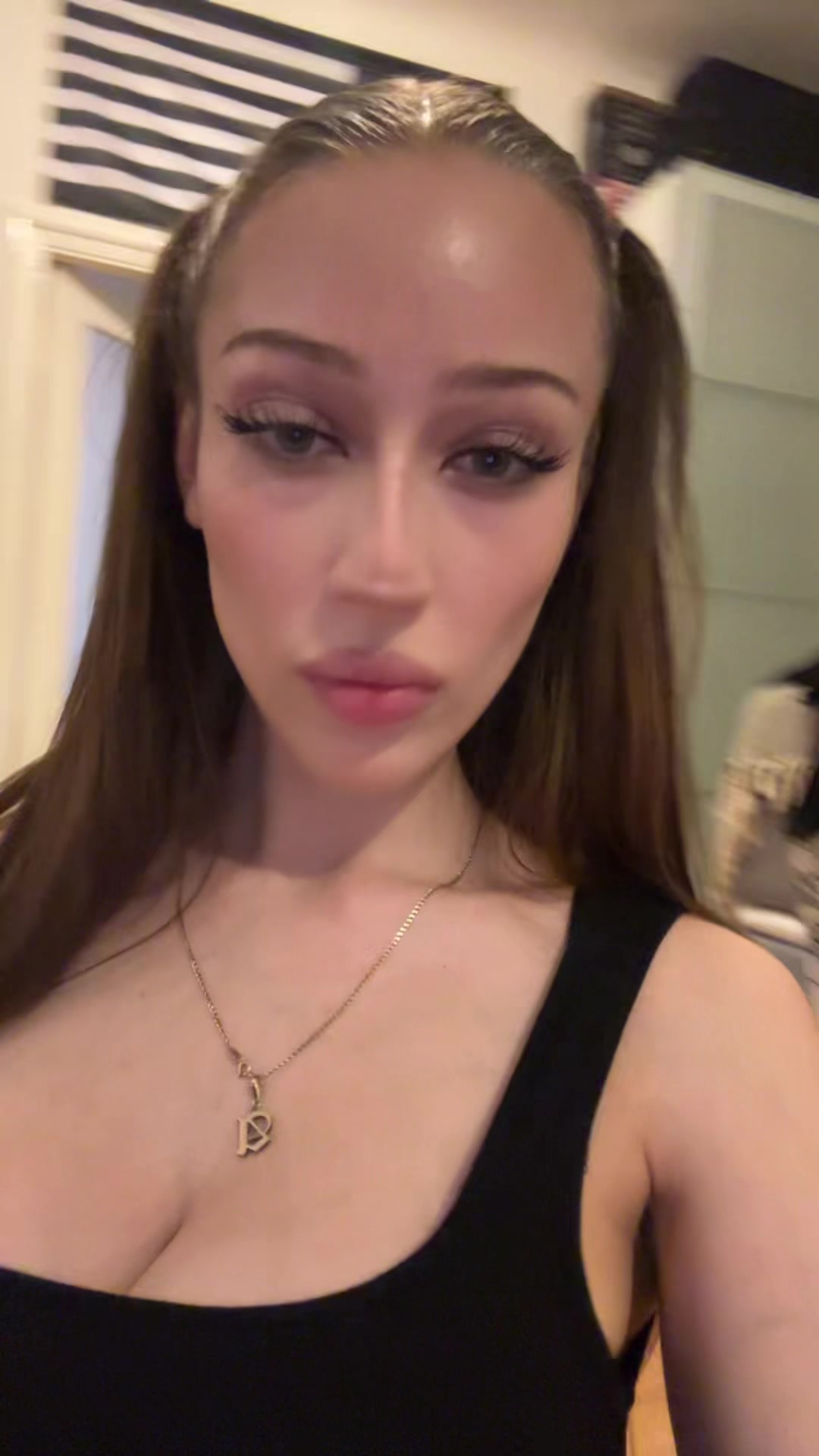 @hellcazlookneon
