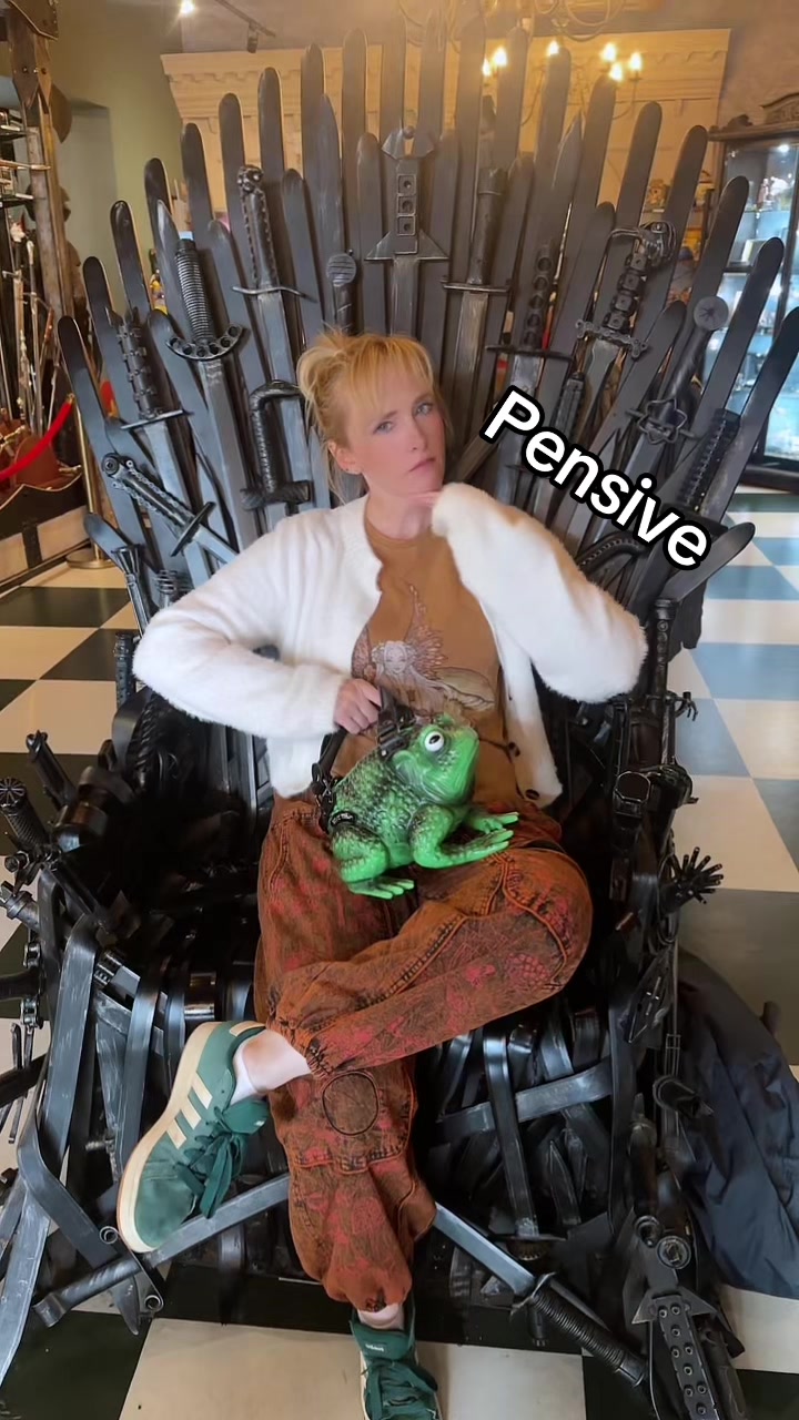 @Pixie_Scarlett