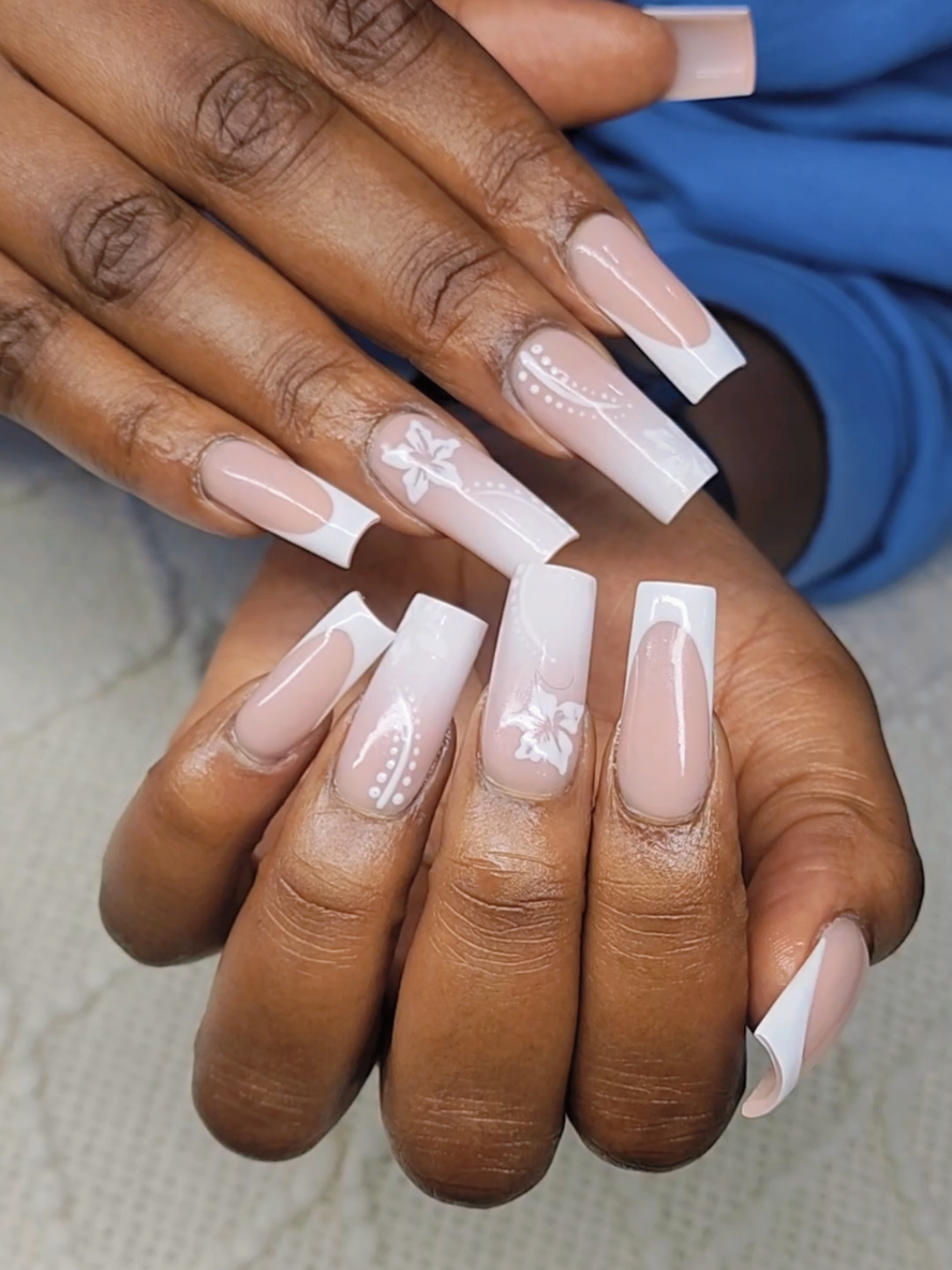 @Elegance Nails & Parlour