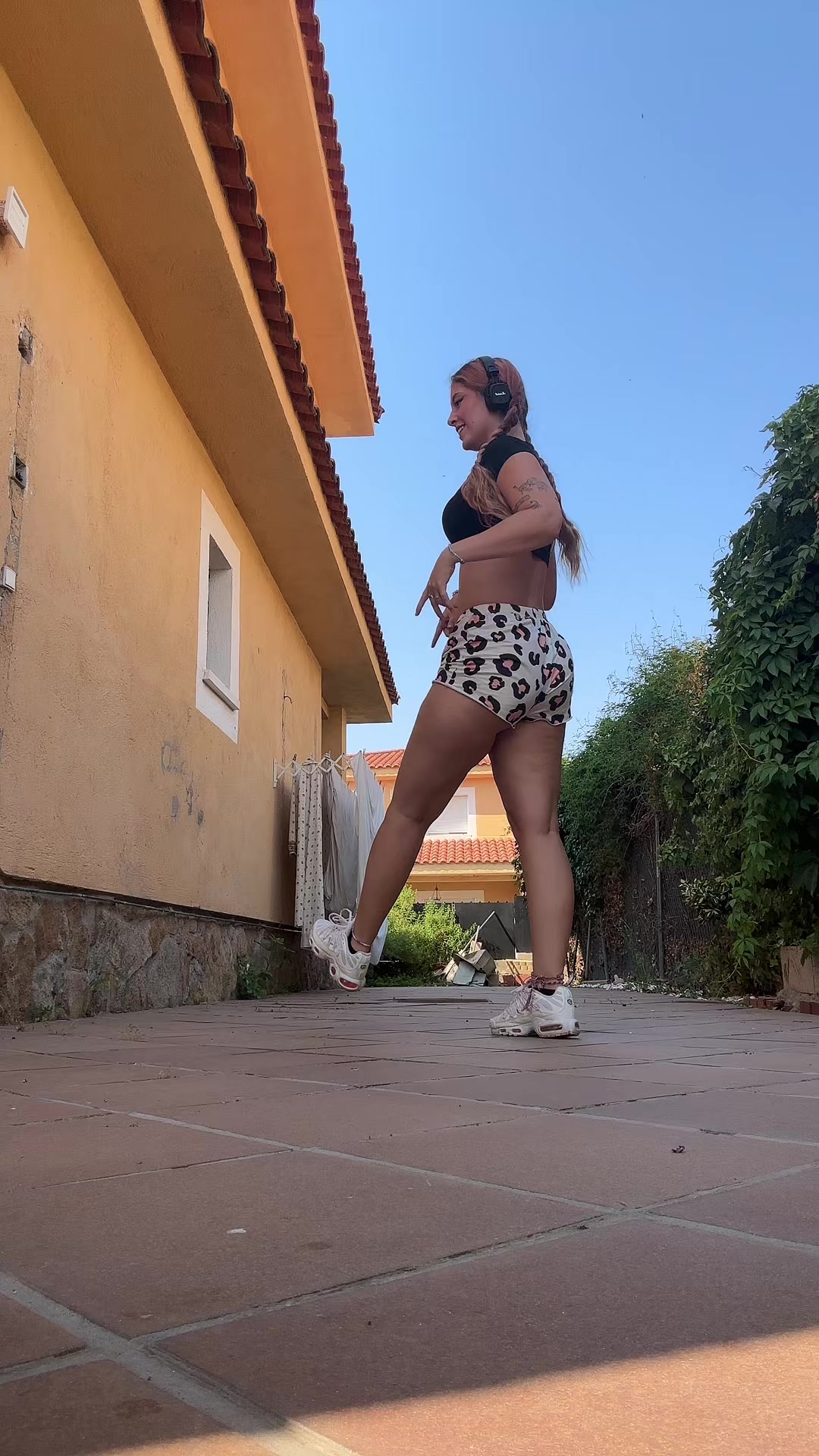 @𝔰𝔞𝔯𝔞🦋