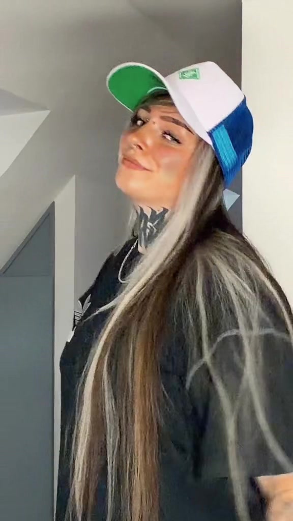 @𝕮𝖍𝖆𝖓𝖙𝖎