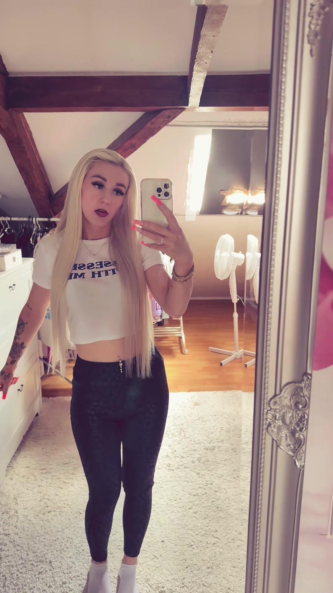 @J1na_J1na_Official_