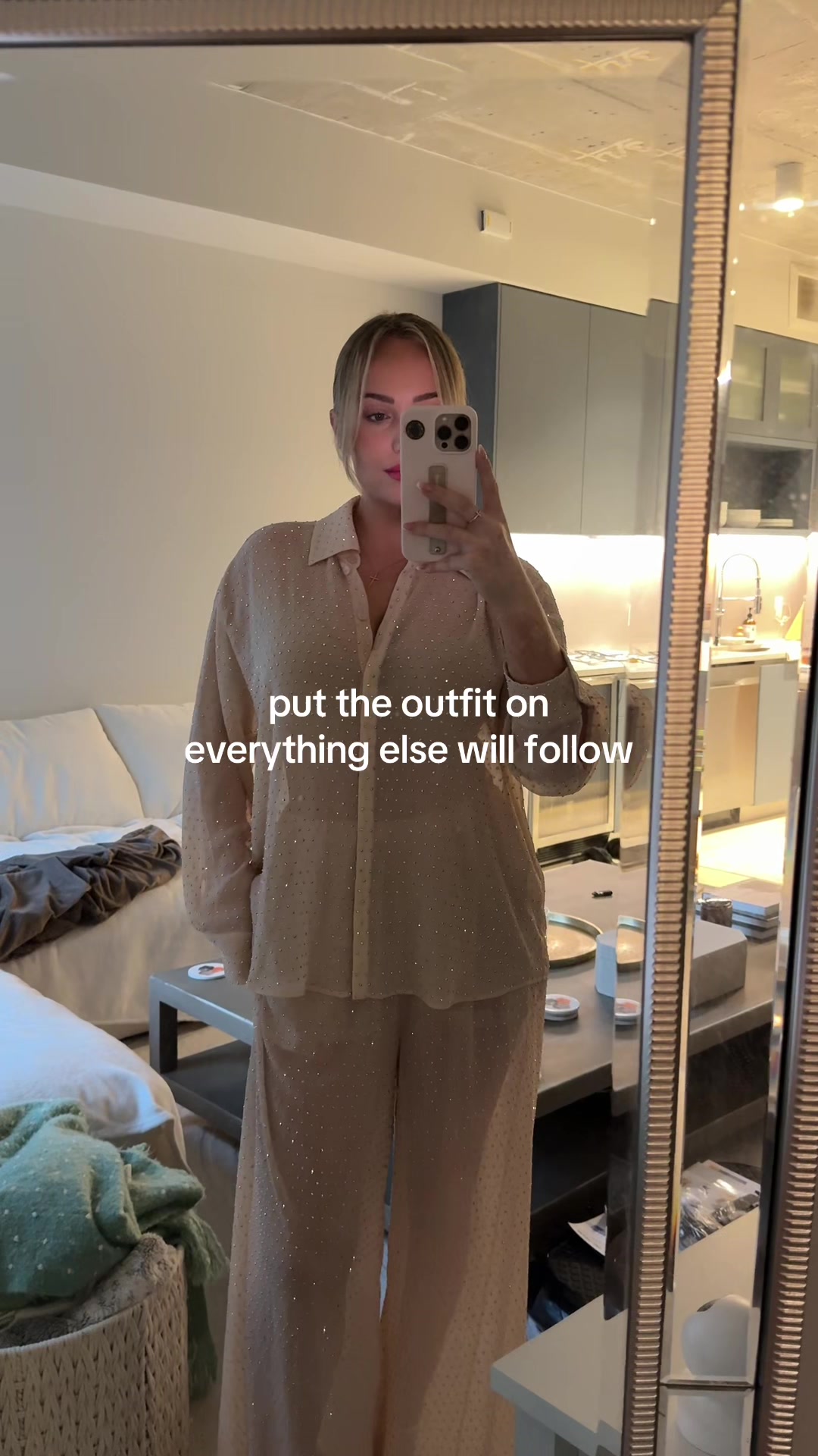 @mo