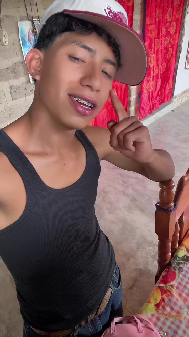 @ . >niñotrueno🦥🌫️🦦