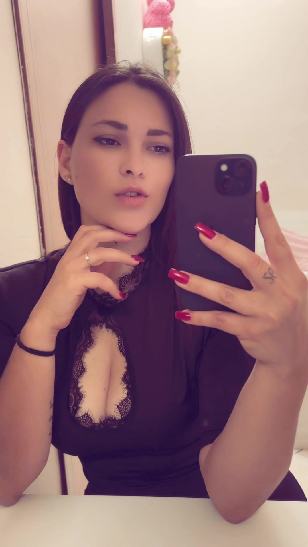 @Rosy G.🤍🦋Ti segue.
