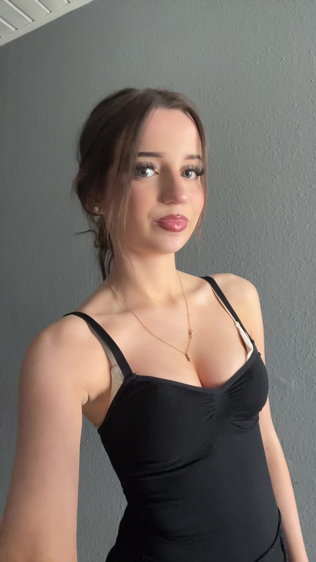 @Bella