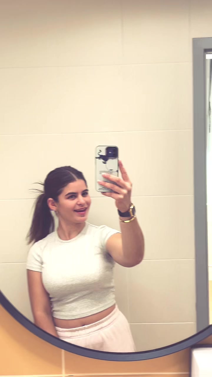 @Adelisa