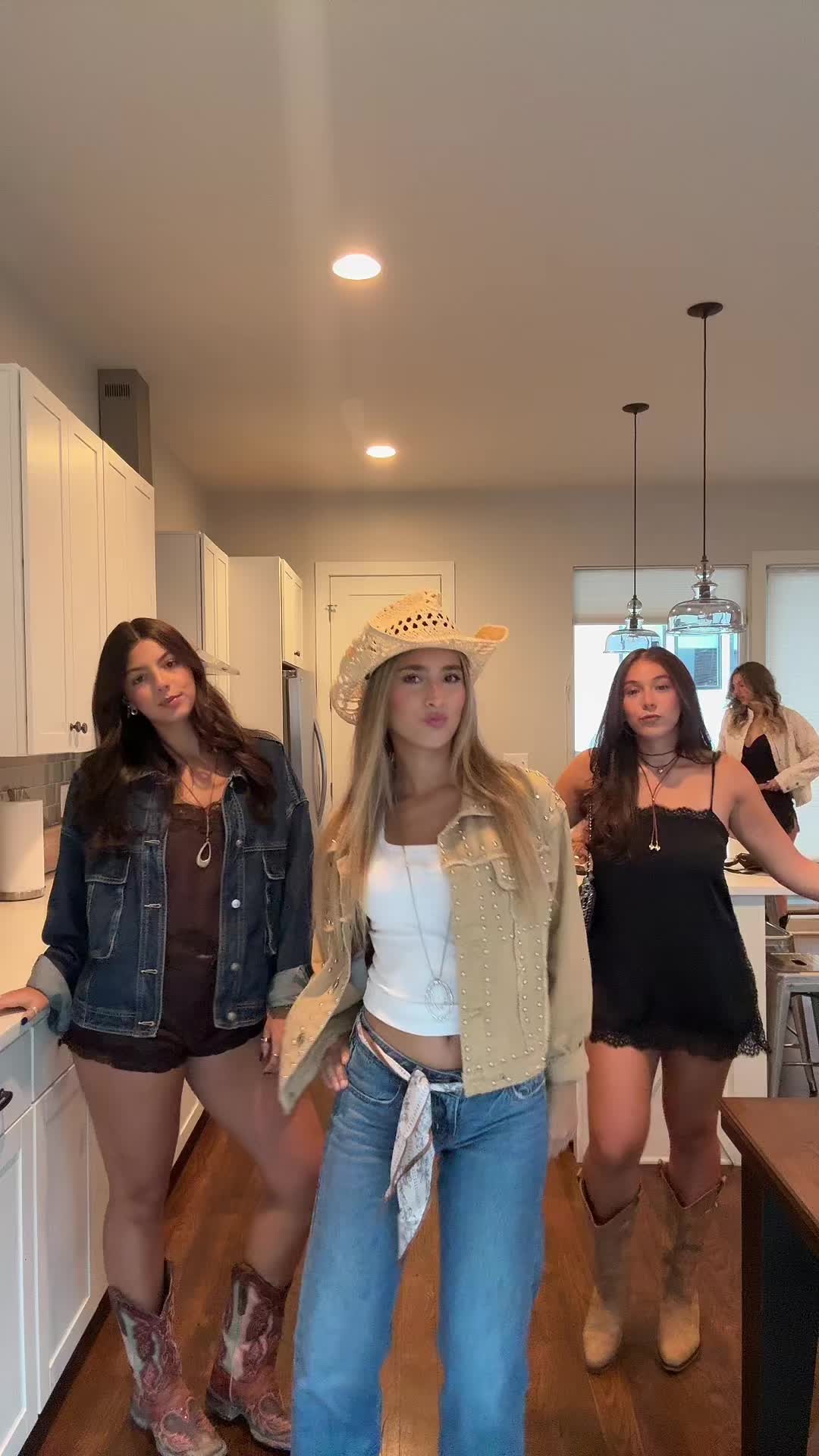 @ALYONA