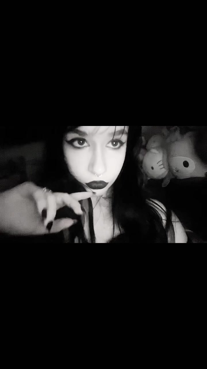 @𝓀𝑒𝓃𝓃𝒾 🖤🦇