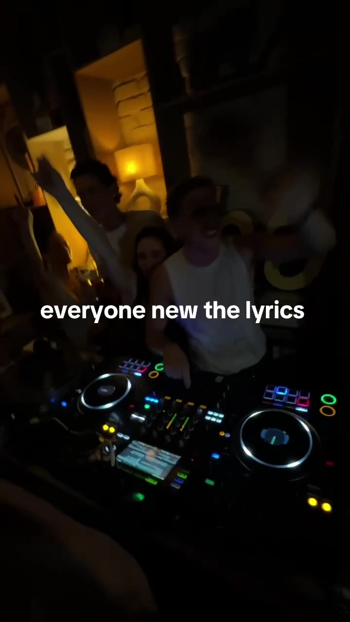 @friendsofstrangerss