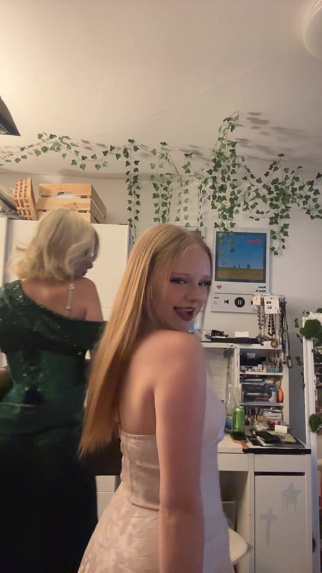 @𝐊 𝐈 𝐀 𝐑 𝐀 🦢