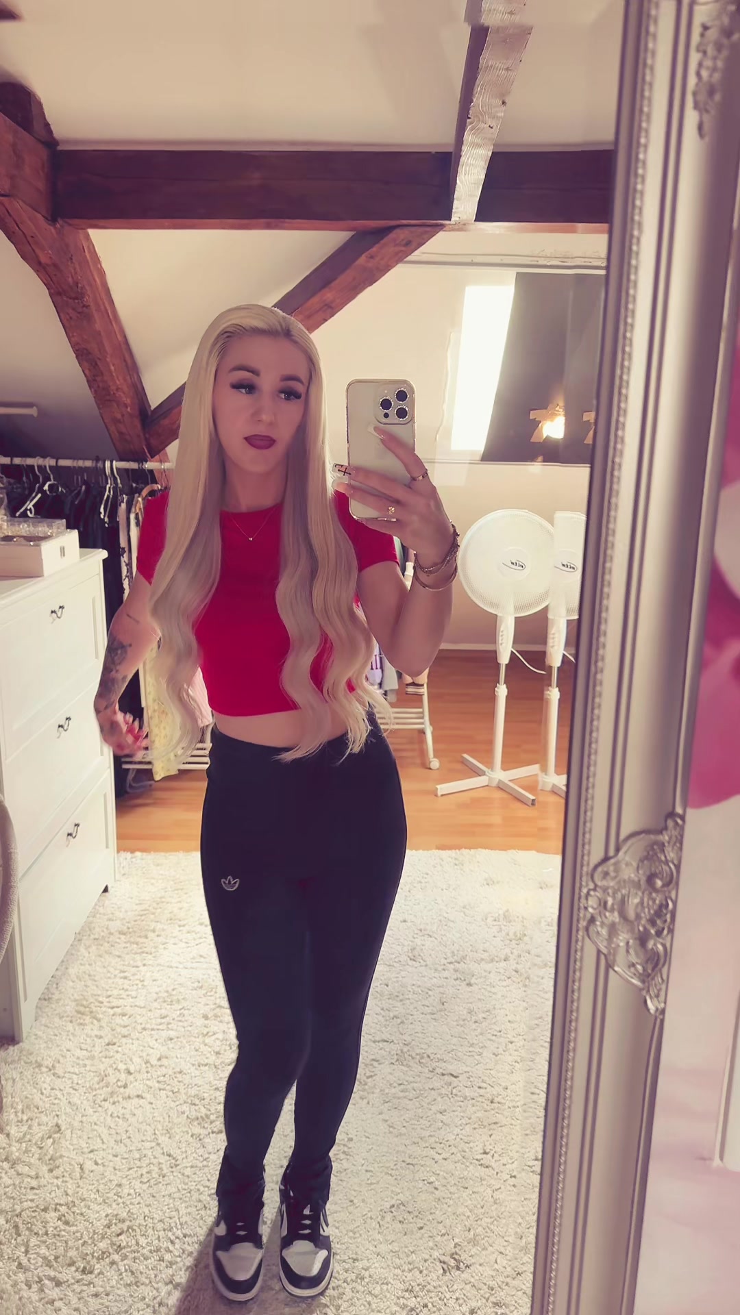 @J1na_J1na_Official_
