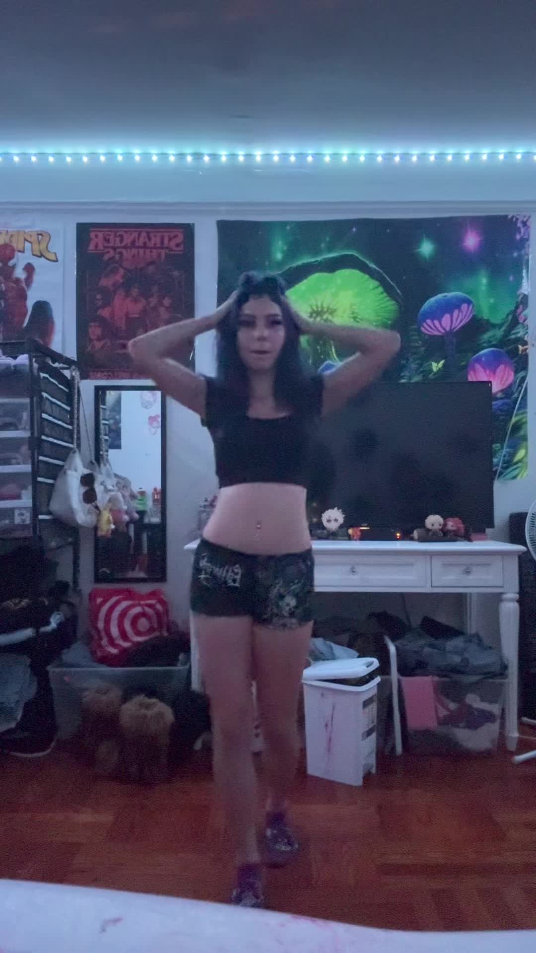 @qh0st1n