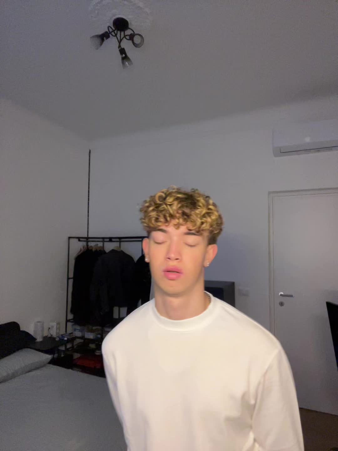 @𝓨 𝓛 𝓘 𝓐 𝓝💎
