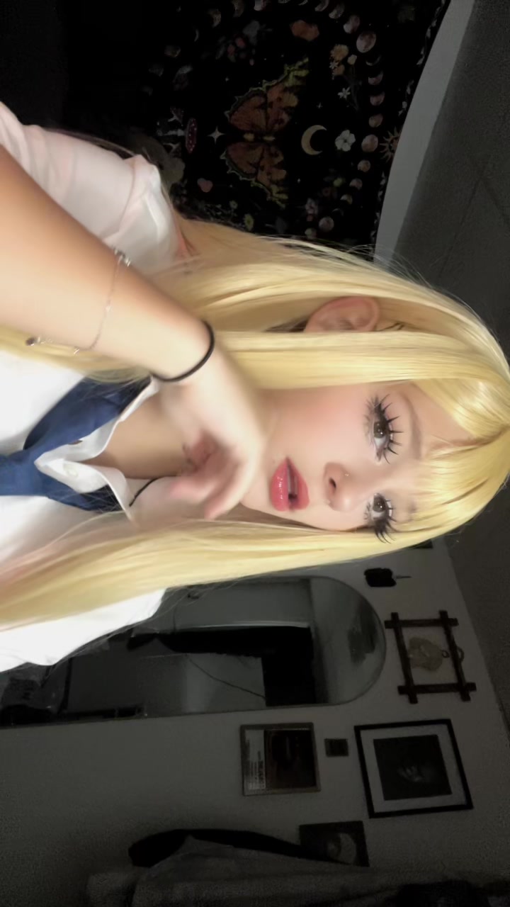 @_axhley_