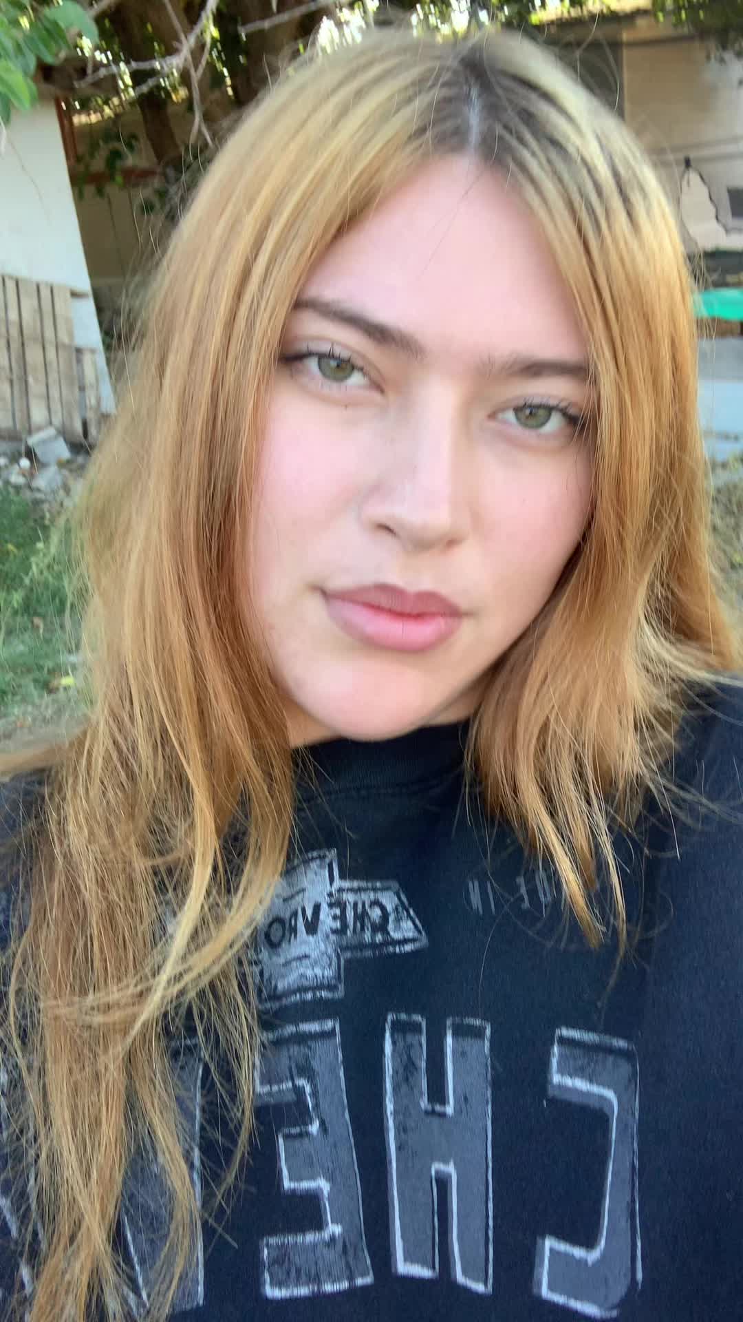 @Julieana