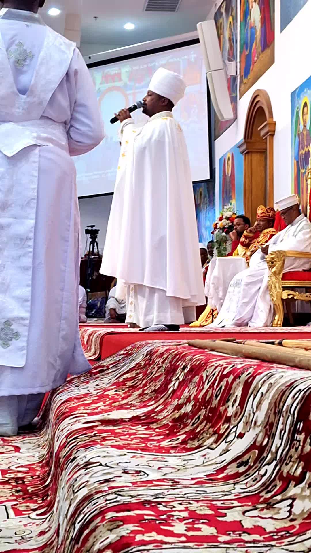 @እግዚአብሔር ፍቅር ና ሠላም ይሰጠን
