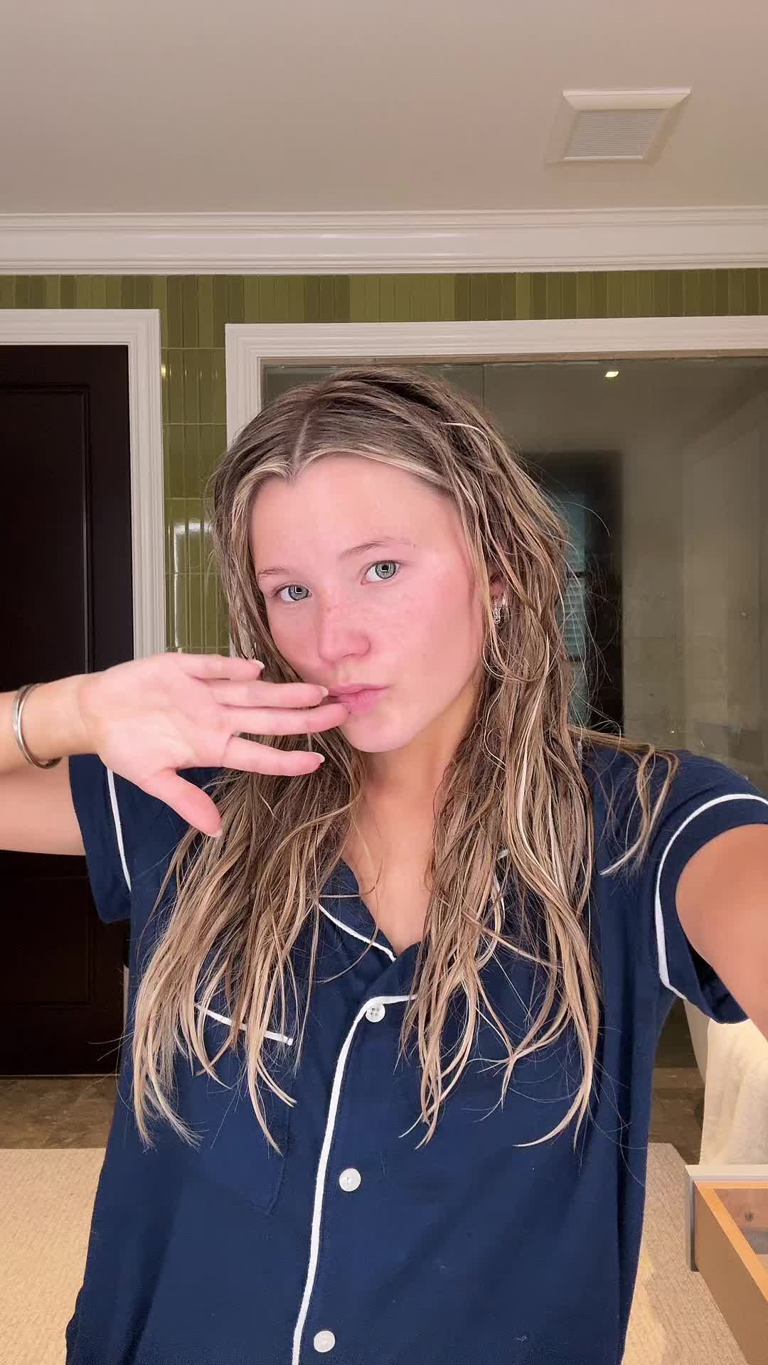 @lily neil