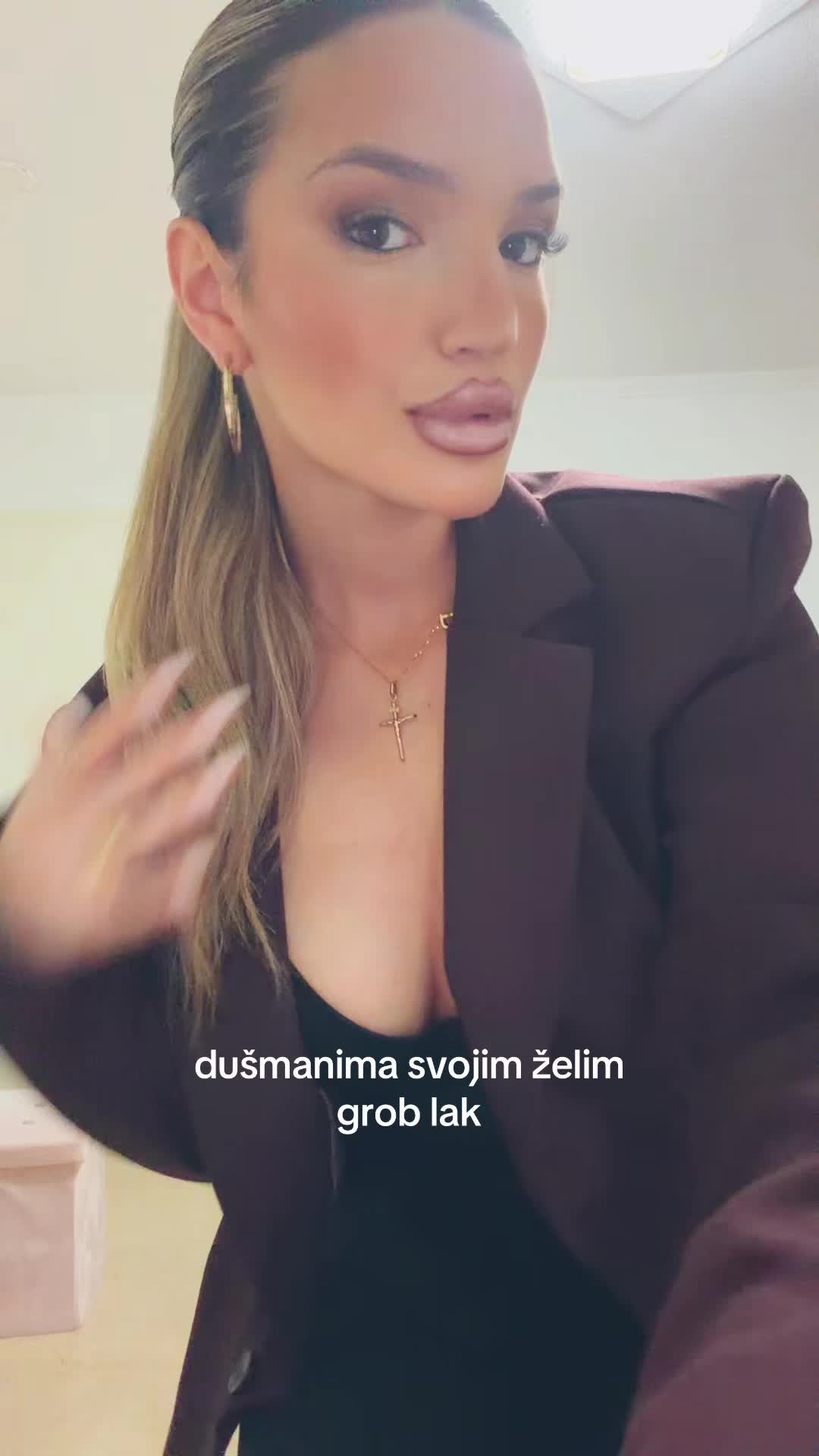 @JOVANA