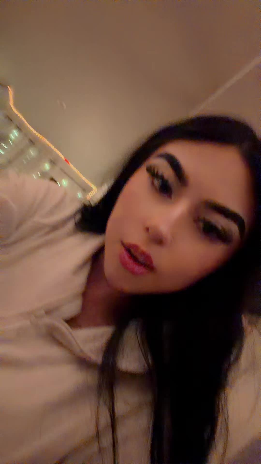 @Vaniafloresシ