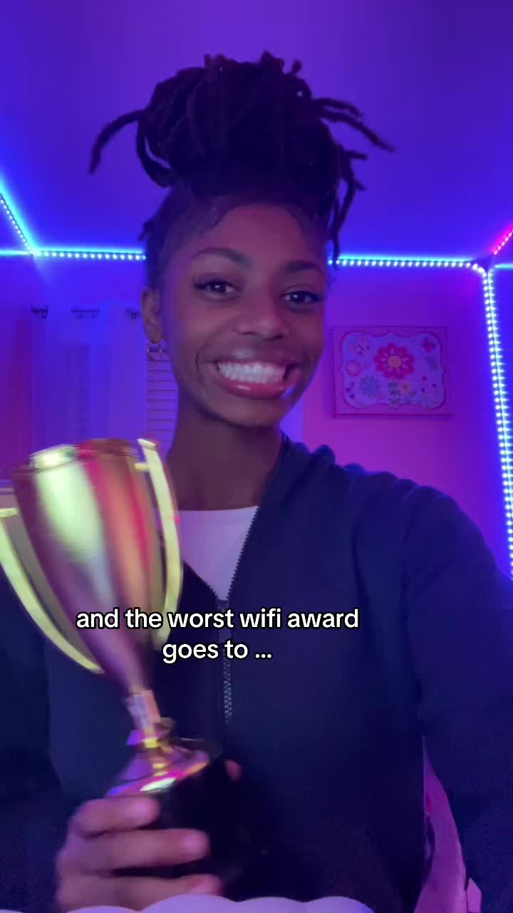 @shaniya ᥫ᭡.