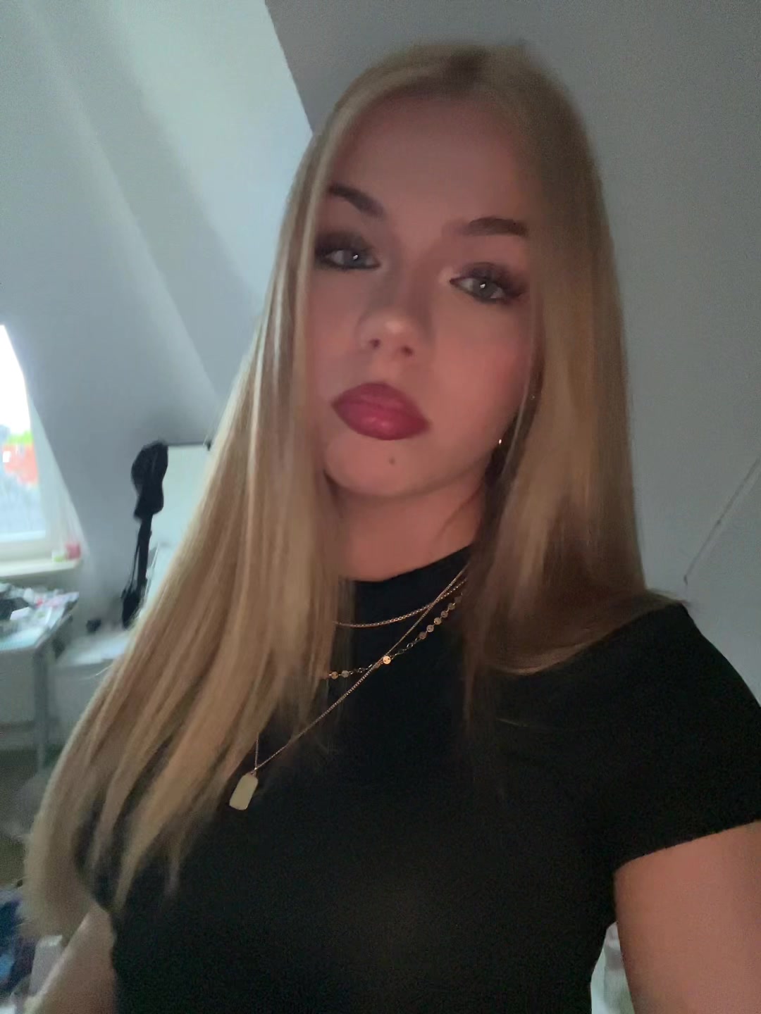 @𝓯𝓵𝓸𝓻𝓮𝓷𝓽𝓲𝓷𝓮