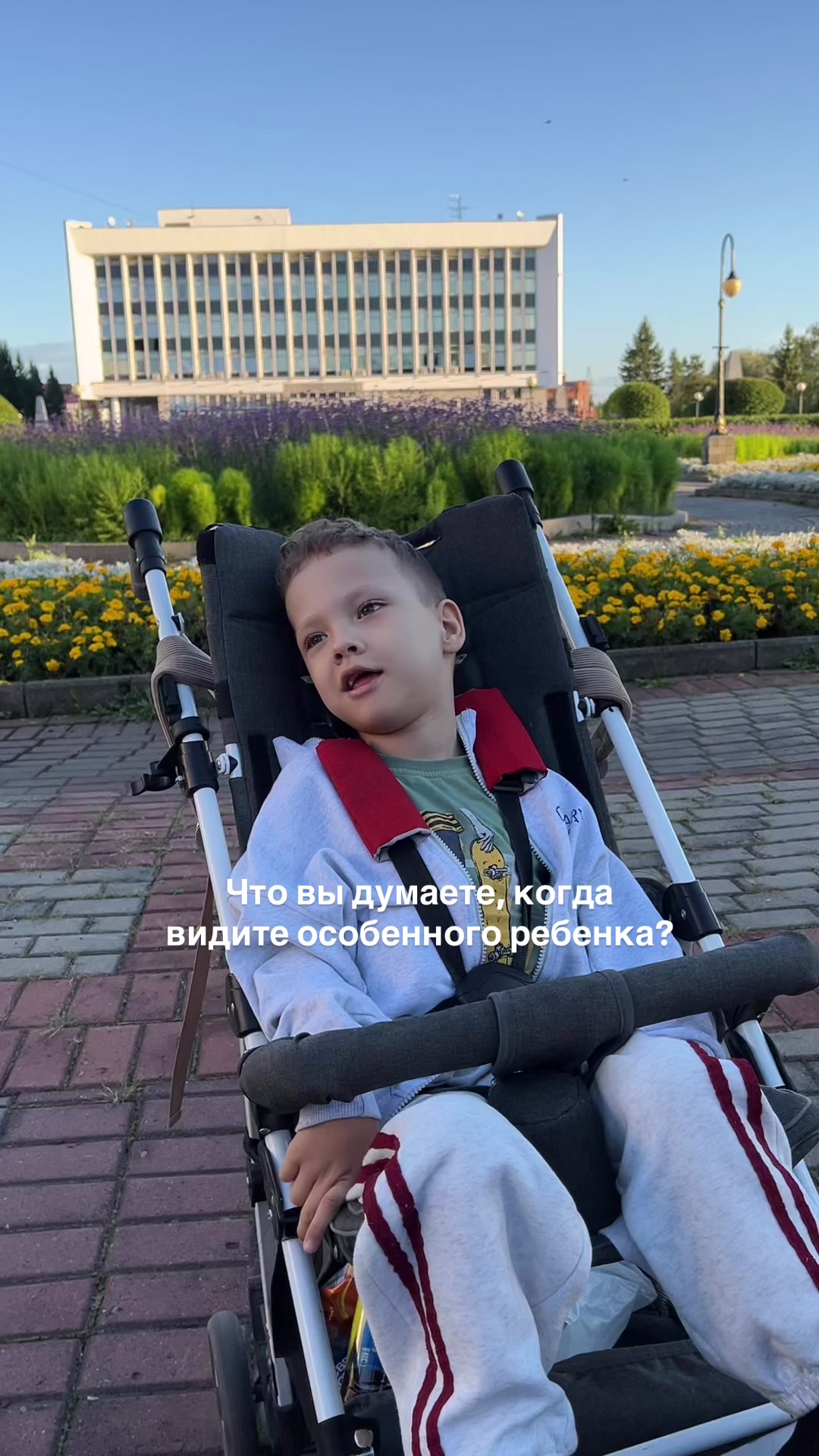 @ЖИЗНЬ ИСПЫТЫВАЕТ