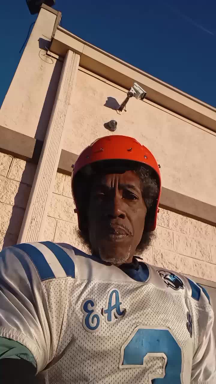 @ComedianArnesto