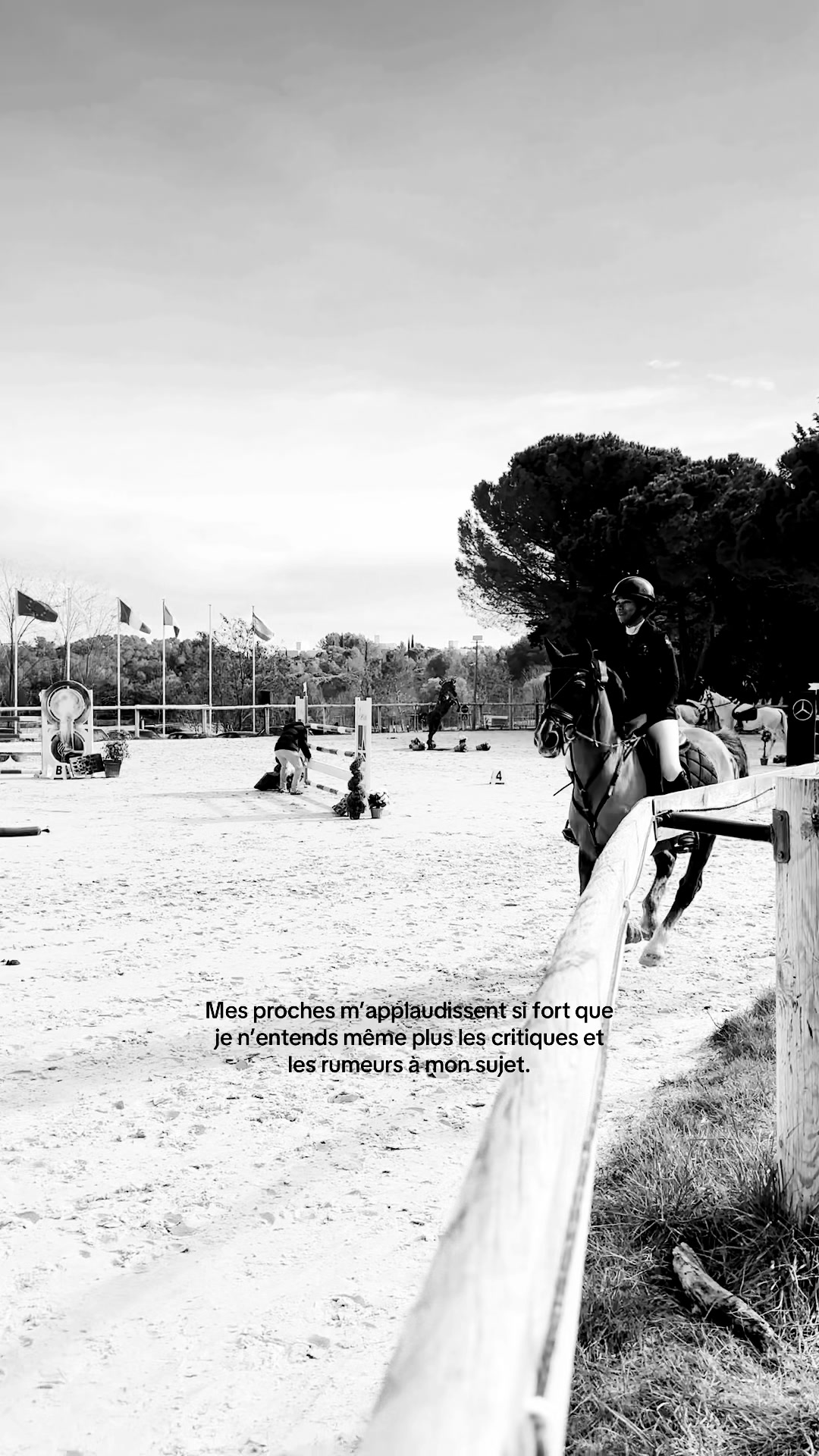@Le poney qui salut les jurys✨