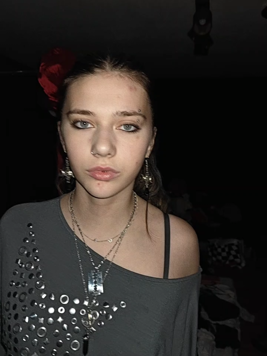 @𝓛𝓪𝓻𝓪🦋