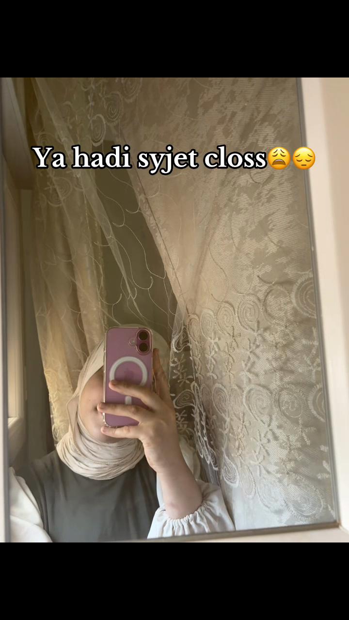 @ℳ𝑒𝑒𝓇𝓎𝒶𝓂🐝💛