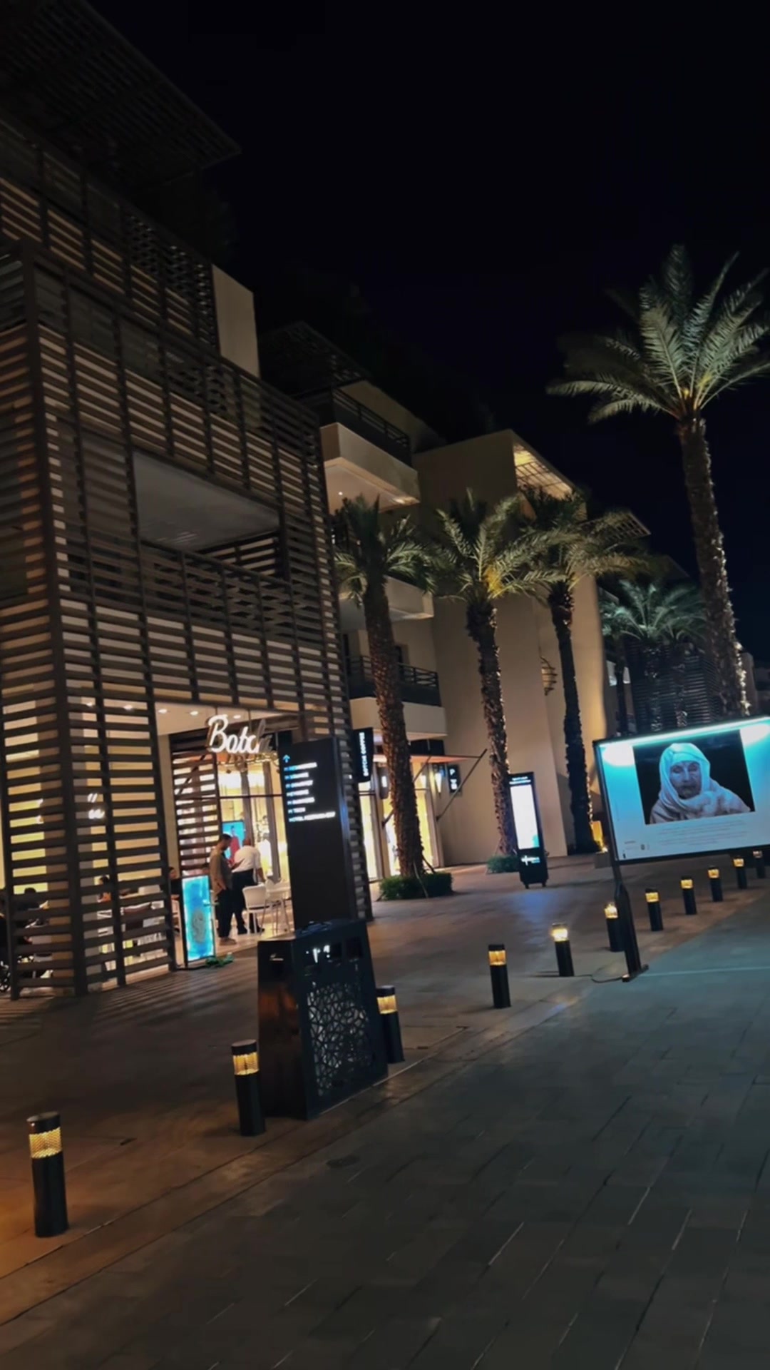 @👑هـ&hearts;̨̥̬̩نآإدي💍✨🤍👑
