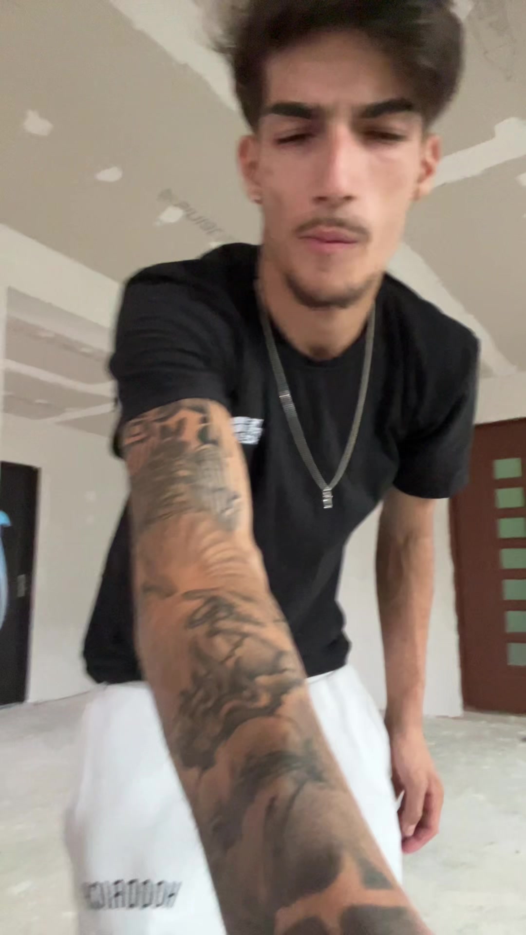 @Elvys.23