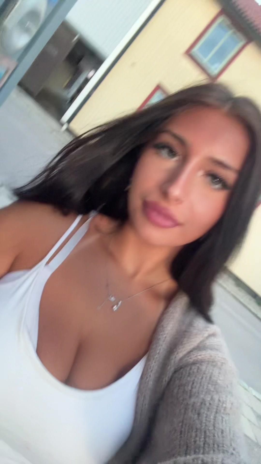 @elina