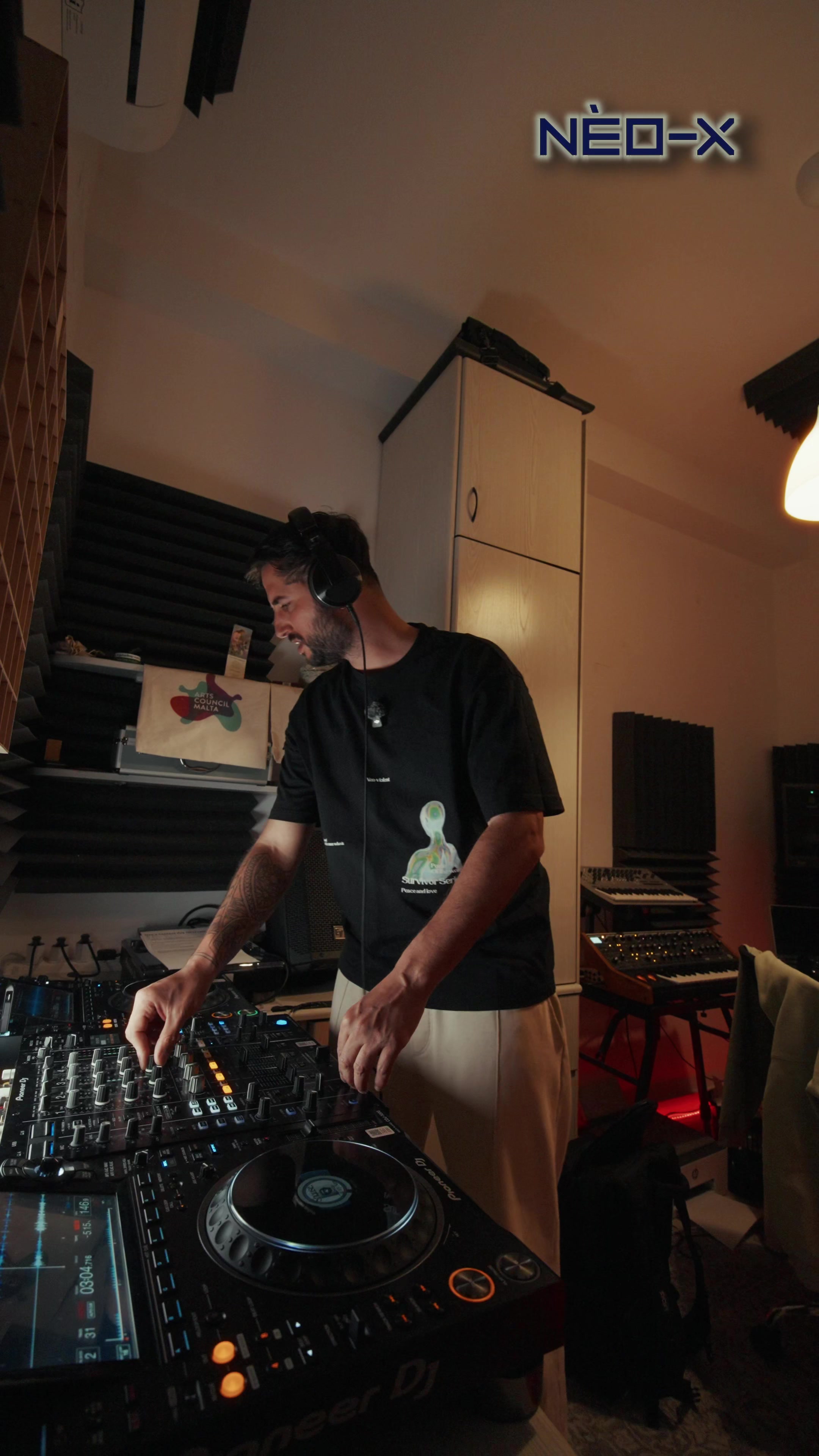 @DJ N&Egrave;O-X