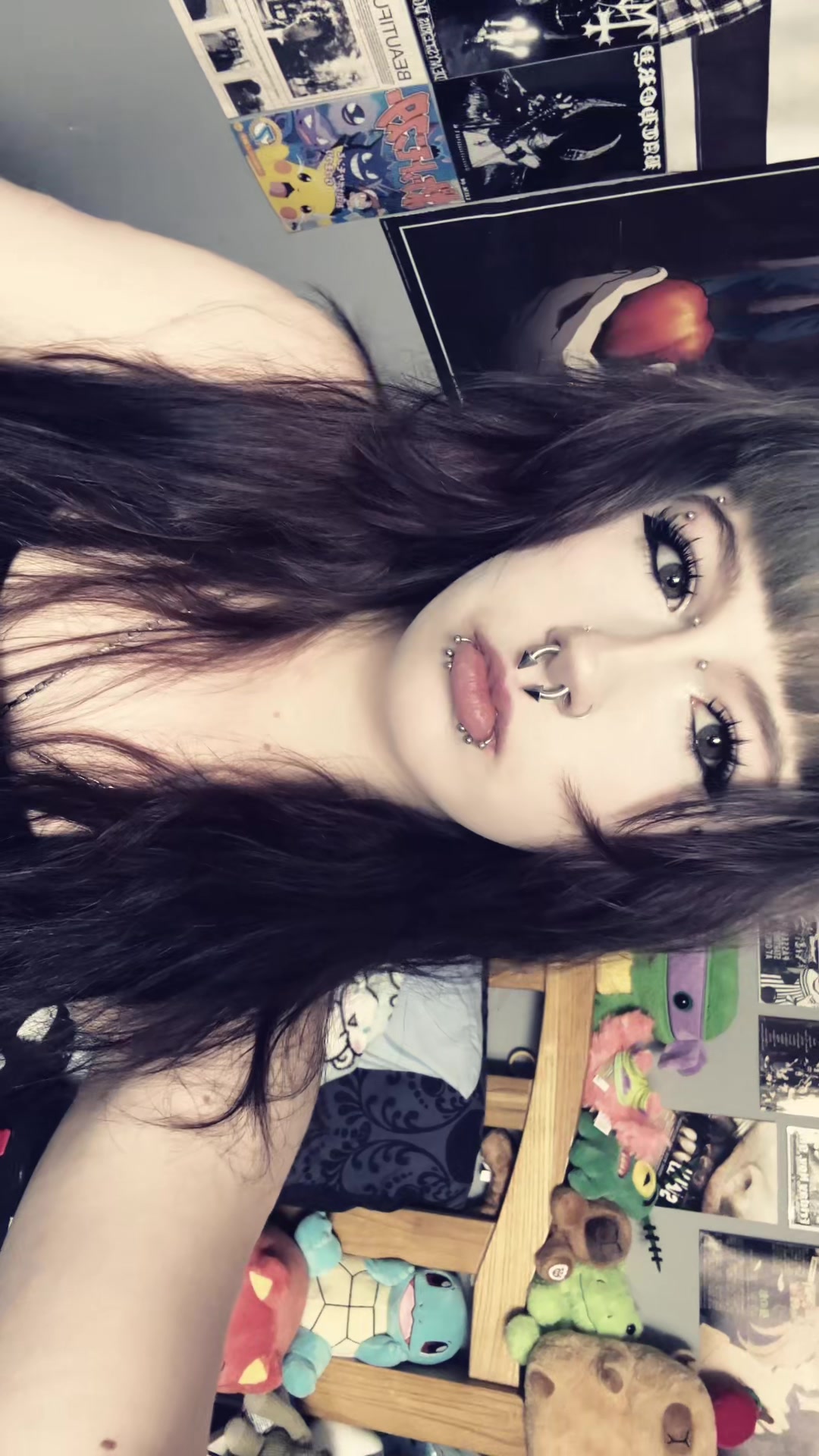 @Ellie🦇
