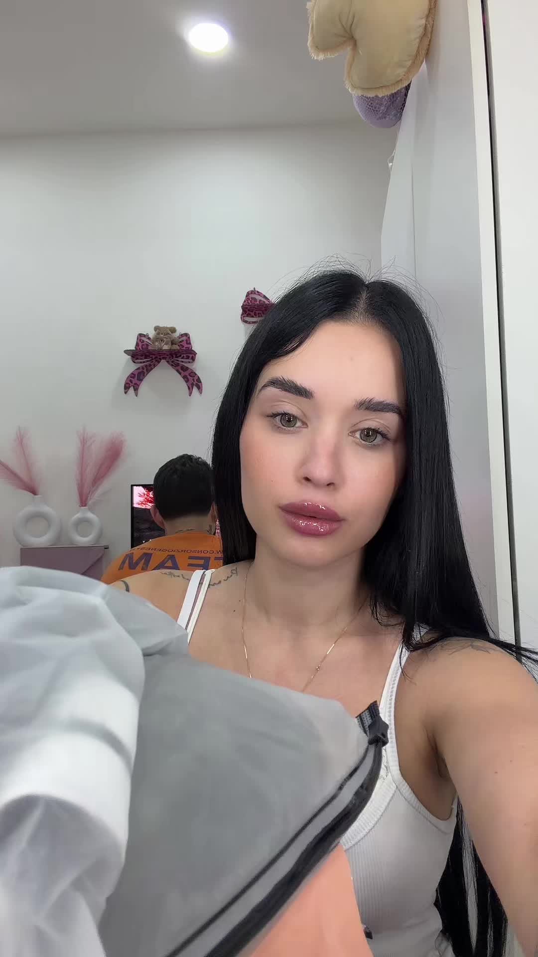 @tonyesara
