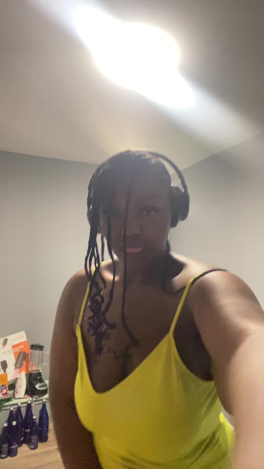 @liyah👩🏽&zwj;❤️&zwj;💋&zwj;👩🏾