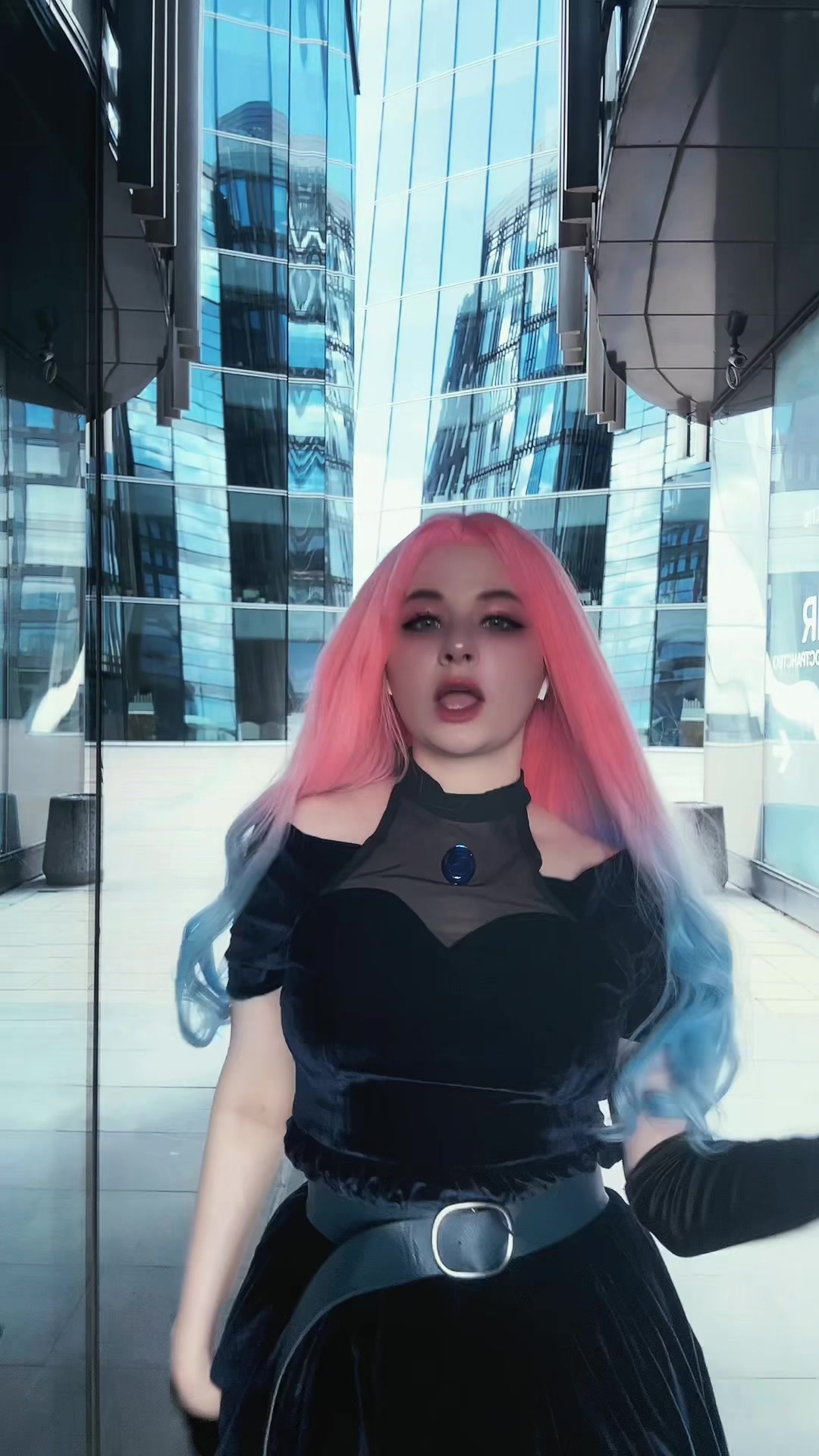 @юна иногда косплеит.