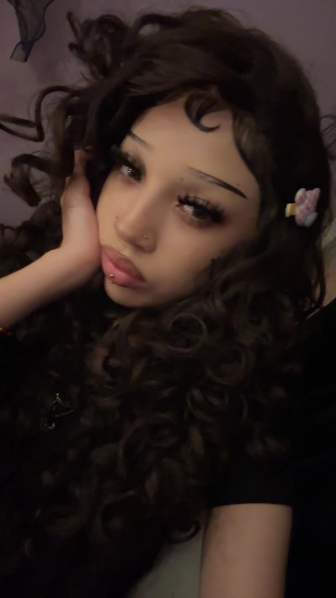 @>⩊<