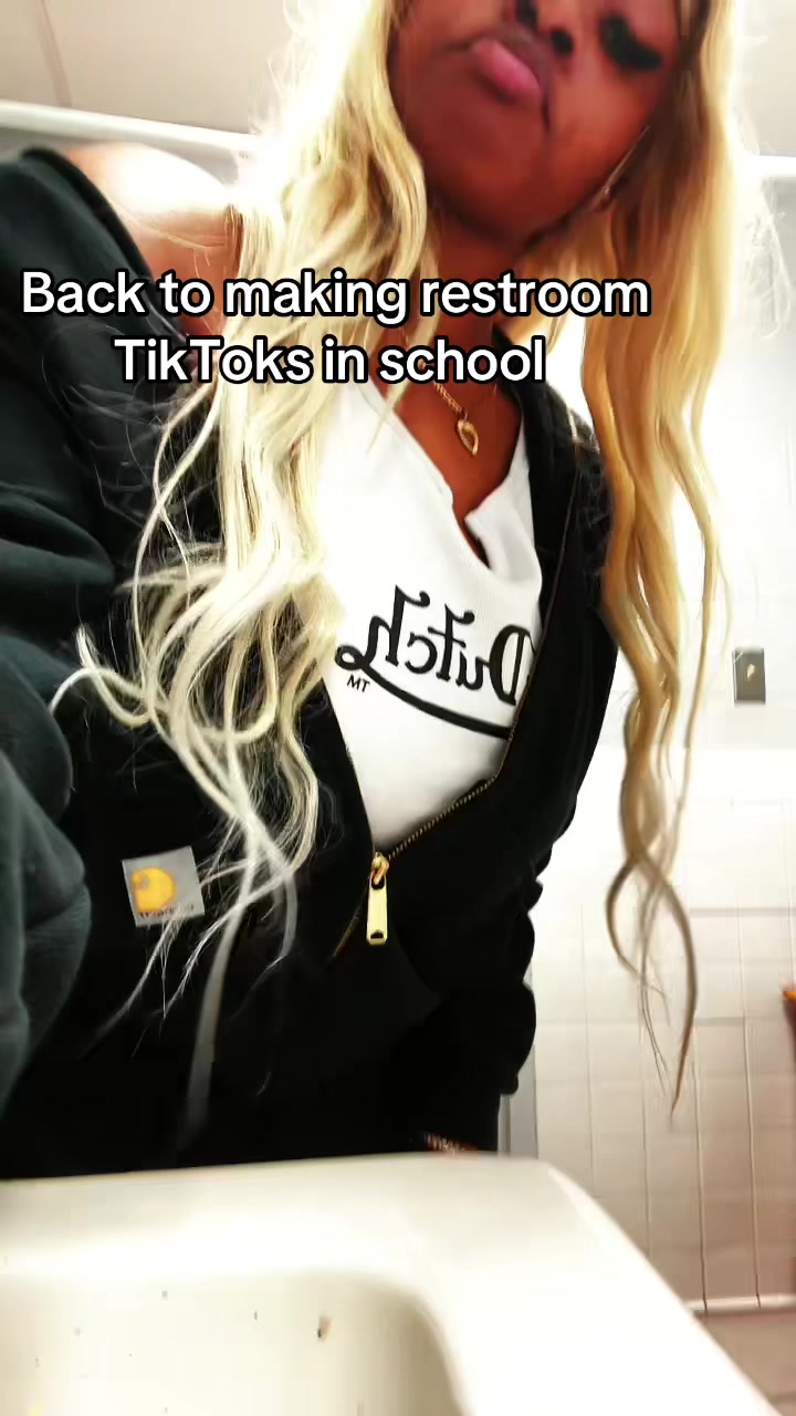 @Theerealgoldengirlyyy